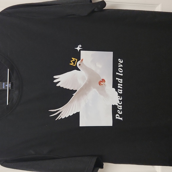 NEW! PEACE AND LOVE GRAPHIC TEE - Picture 2 of 3